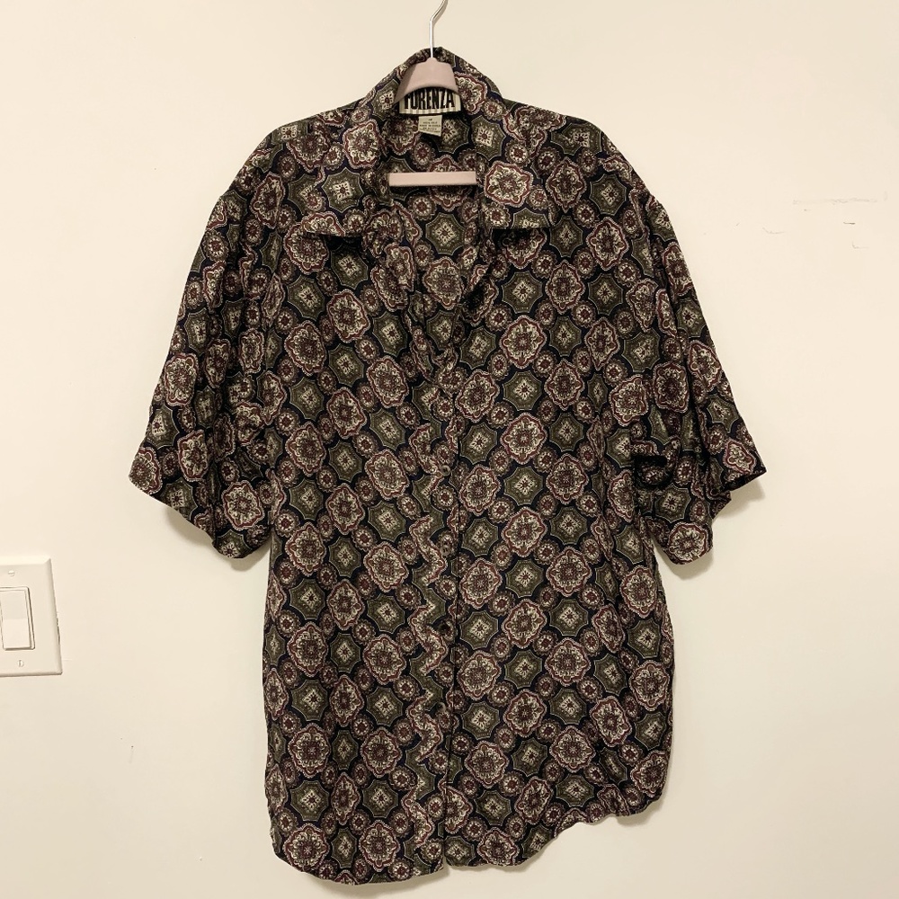 Forenza 100% Silk, patterned button up shirt size M